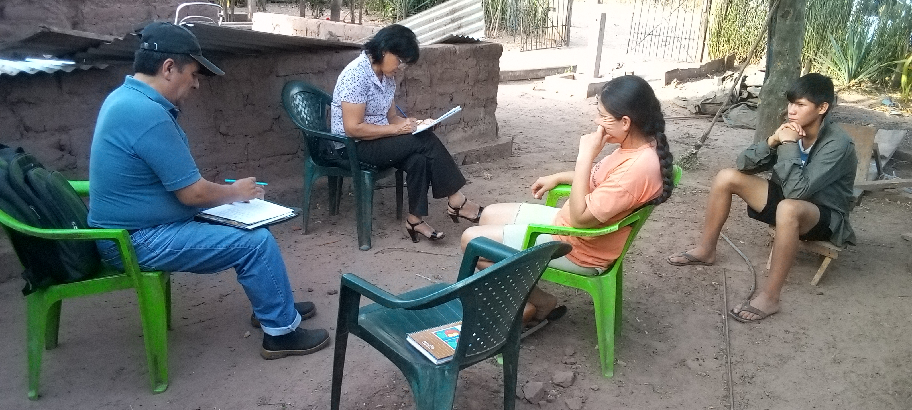 Adjunto Entrevistra en la comunidad Isipotindi, Señora Leandra Aparicio.jpg