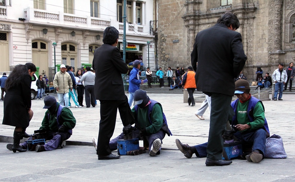 Adjunto lustrabotas.jpg